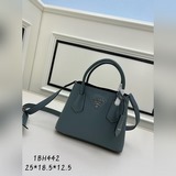 PRADA (мини-версия) с тонким рисунком личи поступила в продажу. Новая модель Dou