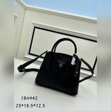 PRADA (мини-версия) с тонким рисунком личи поступила в продажу. Новая модель Dou