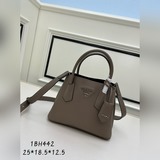 PRADA (мини-версия) с тонким рисунком личи поступила в продажу. Новая модель Dou