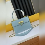 Комплект Сумка Prada в форме гармошки, которая произвела фурор в мире моды. Мы с