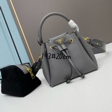Ранневесенняя мини-сумка «PRADA» 2023 года. Очень милая и вместительная! Подходи