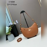 (Prada) Подмышечная сумка в форме полумесяца / полумесяца Модный хит [Победа] Те