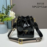 Высокое качество в специализированном магазине — летняя кожаная сумка PRADA из н