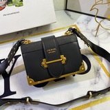 Оригинальный товар в продаже в специализированном магазине. Модель PRADA： 1BD045
