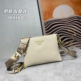 Первая публикация о сумке Prada «PRADA» с двумя ремнями, изготовленной в Италии 