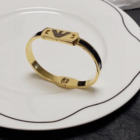 Новый браслет Armani. Очень массивный, блестящий, с прекрасным со
