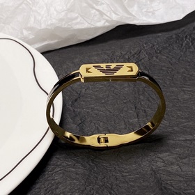 Новый браслет Armani. Очень массивный, блестящий, с прекрасным со