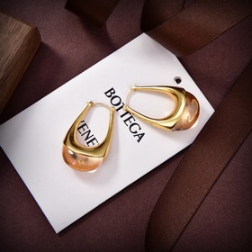 Новые серьги BOTTEGA VENETA с уникальным дизайном индивидуальност