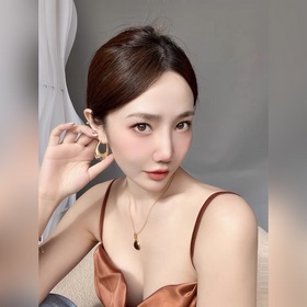 Новые серьги BOTTEGA VENETA с уникальным дизайном индивидуальност