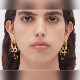 Серьги Bottega Veneta BV с металлическим блеском выглядят очень э