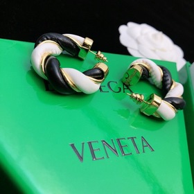 Bottega Veneta BV Серьги-гвоздики. Общие детали очень приятно уди