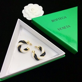 Bottega Veneta BV Серьги-гвоздики. Общие детали очень приятно уди