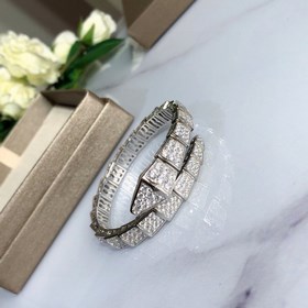 Браслет с микро-инкрустацией из бриллиантов форме змеи BVLGARI. К