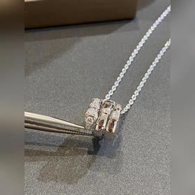 Колье с подвеской виде змеи от Bulgari, ювелирное изделие из сери