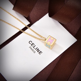 Новый комплект Celine Triumphal Arch обладает уникальным дизайном