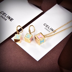 Новый комплект Celine Triumphal Arch обладает уникальным дизайном