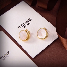 Новые золотые серьги-гвоздики Celine с белыми жемчужинами обладаю