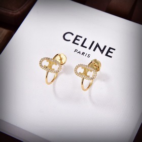 Новые серьги Celine Triumphal Arch отличаются уникальным дизайном