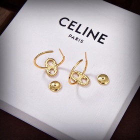 Новые серьги Celine Triumphal Arch отличаются уникальным дизайном