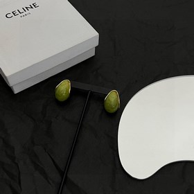 Серьги Celine всегда были эталоном минималистичного стиля. Смелый