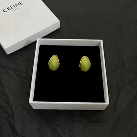 Серьги Celine всегда были эталоном минималистичного стиля. Смелый