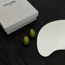 Серьги Celine всегда были эталоном минималистичного стиля. Смелый