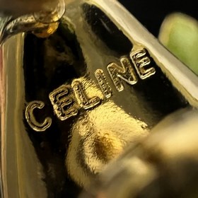 Серьги Celine всегда были эталоном минималистичного стиля. Смелый