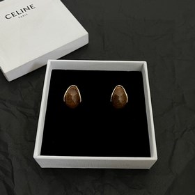 Серьги Celine всегда были эталоном минималистичного стиля. Смелый