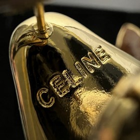 Серьги Celine всегда были эталоном минималистичного стиля. Смелый