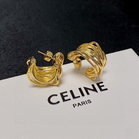Xiao Hongshu рекомендует последнюю новинку — серьги Celine с золо