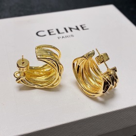 Xiao Hongshu рекомендует последнюю новинку — серьги Celine с золо