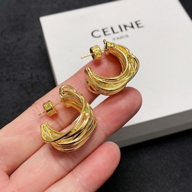 Xiao Hongshu рекомендует последнюю новинку — серьги Celine с золо