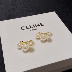 Xiao Hongshu рекомендует последнюю новинку — серьги Celine с трем