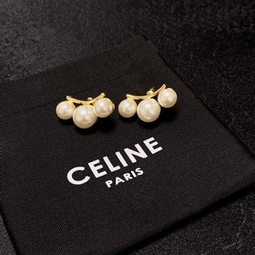 Xiao Hongshu рекомендует последнюю новинку — серьги Celine с трем
