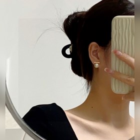 Xiao Hongshu рекомендует последнюю новинку от Celine： металлическ