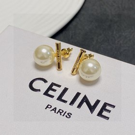 Xiao Hongshu рекомендует последнюю новинку от Celine： металлическ