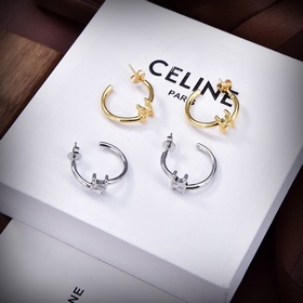 Новые серьги Celine Triumphal Arch отличаются уникальным дизайном
