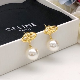 Номер SLED0003 Серьги-гвоздики с жемчужиной от Celine