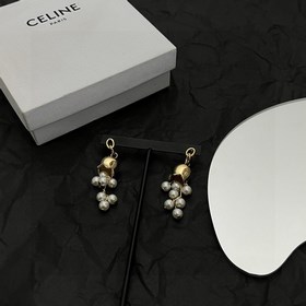 Серьги Celine всегда были эталоном минималистичного стиля. Их сме