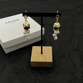 Серьги Celine всегда были эталоном минималистичного стиля. Их сме