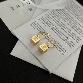 Серьги Celine всегда были эталоном минималистичного стиля. Смелый