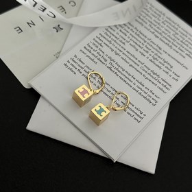 Серьги Celine всегда были эталоном минималистичного стиля. Смелый