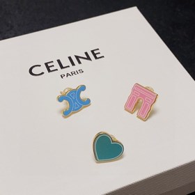 Celine Трикотажные серьги сердечками от Celine. Можно носить по-р