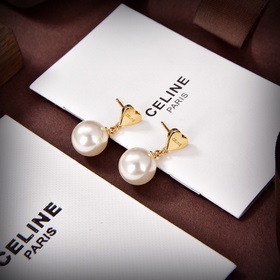Новые серьги Celine с кристаллами Swarovski обладают уникальным д