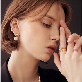 Новые серьги Celine с кристаллами Swarovski обладают уникальным д