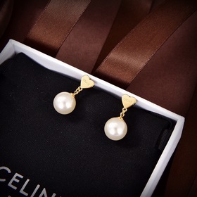 Новые серьги Celine с кристаллами Swarovski обладают уникальным д