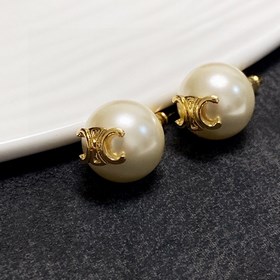 Celine Triumph Arch Pearl Small Stud Earrings. Celine уже стала с