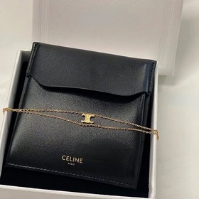 Браслет Celine Triomphe! Он очень изящен! Простой и обычный дизай