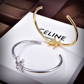 Новый браслет Celine Triomphe обладает уникальным дизайном индиви