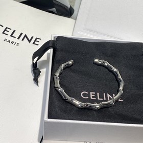 Браслет Celine Triomphe Bamboo из коллекции Celine. Он очень изящ